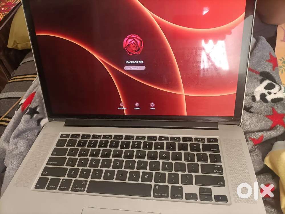 Macbook Pro I 7 2015 Very less use