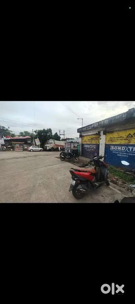 Market area me shop hay best hay business ke liye ramala leke ke samne