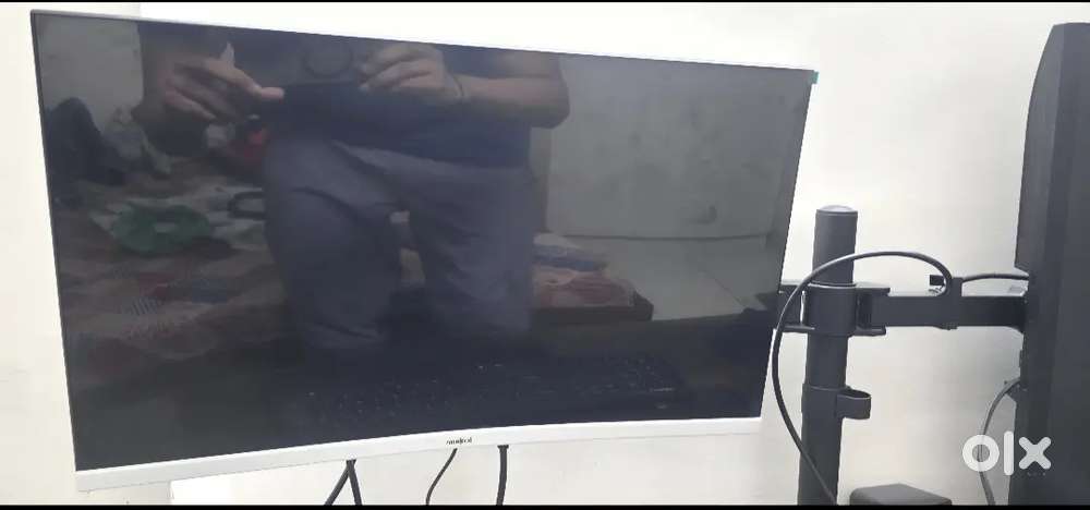 Frontech curved 24inch in warranty... Price is non negotiable