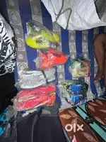 Sports shoes
