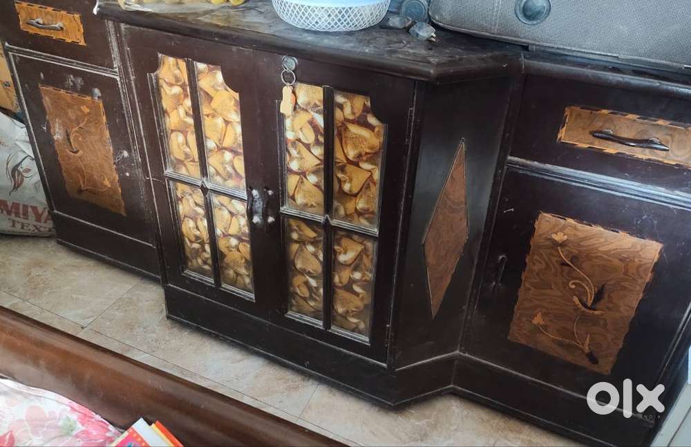 Teek wood sofa set of 6 seater with 2 puffi with table and showcase
