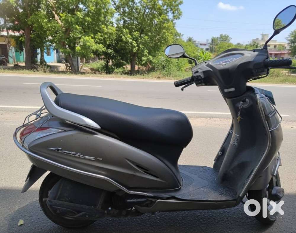 Second hand scooty available at shreya nagar near karrahi kanpur