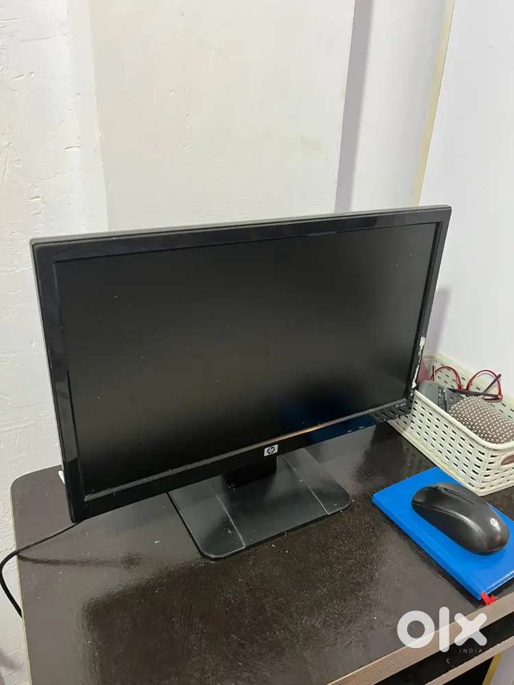 HP Computer with table