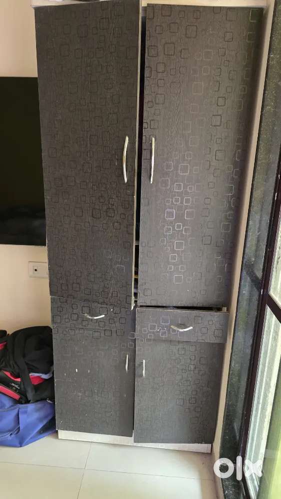 2 wardrobe+kitchen cabinets +drawers +tv unit drawers