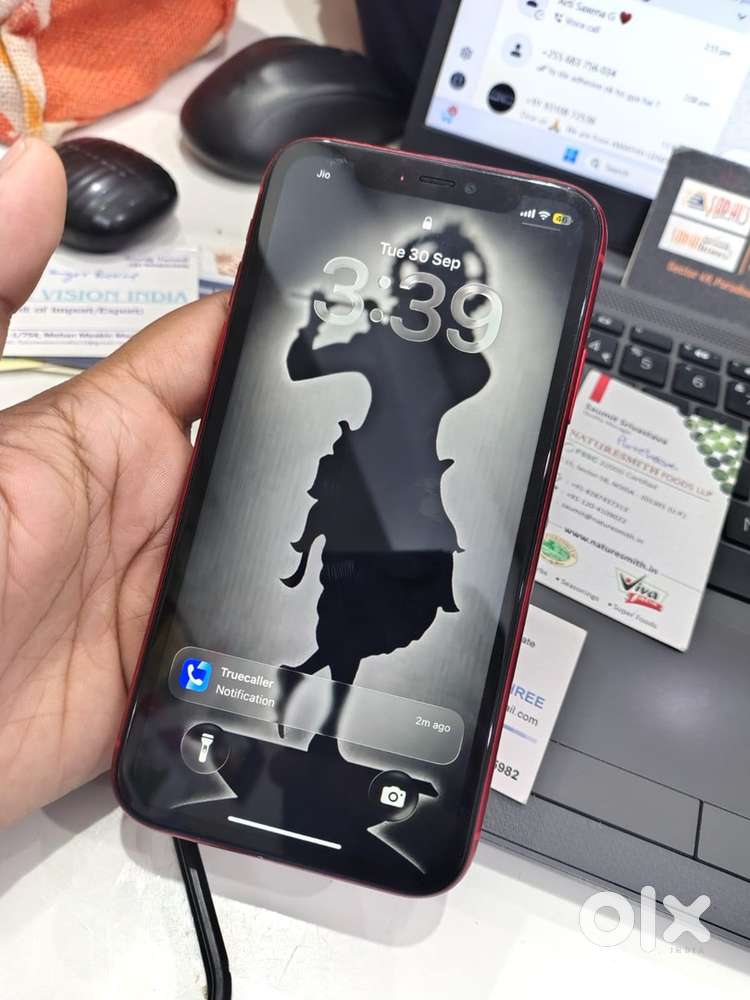 Iphone 11 64 GB red colour