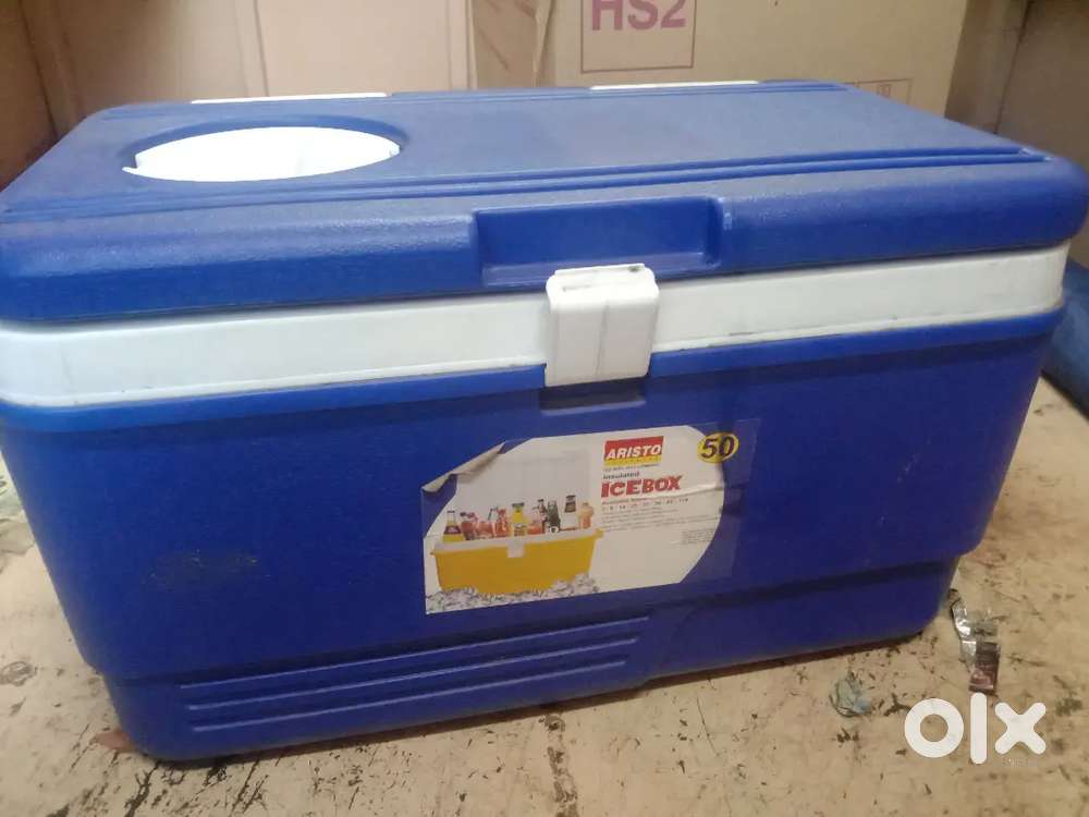 50 ltrs capacity new  ice box and umbrella and iron stand for business