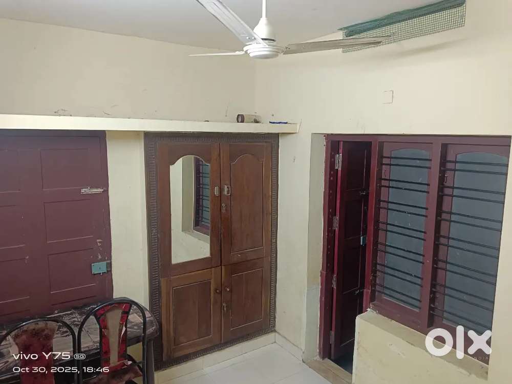1 Room bath attached for rent Ambalamukku NCC Road for rent