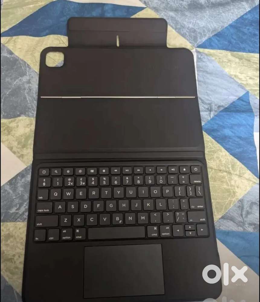 Ipad Air Series and Pro 11 Series Compatible Keyboard with Flip Cover.