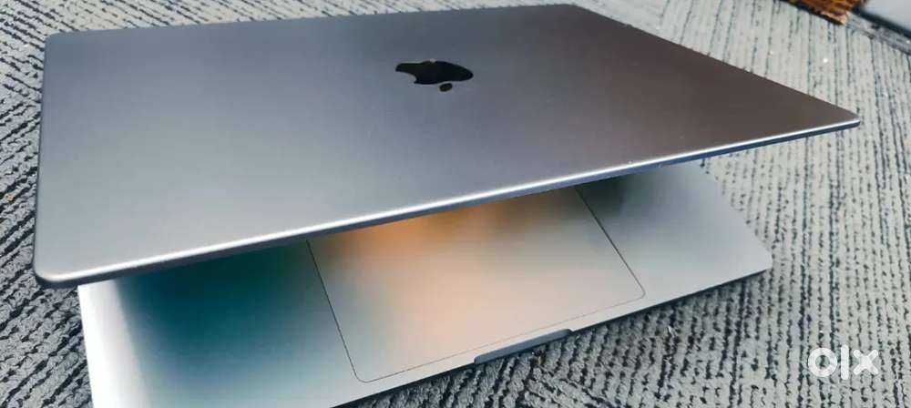 Apple mac book i9 /16' 4k screen/4gb graphics card