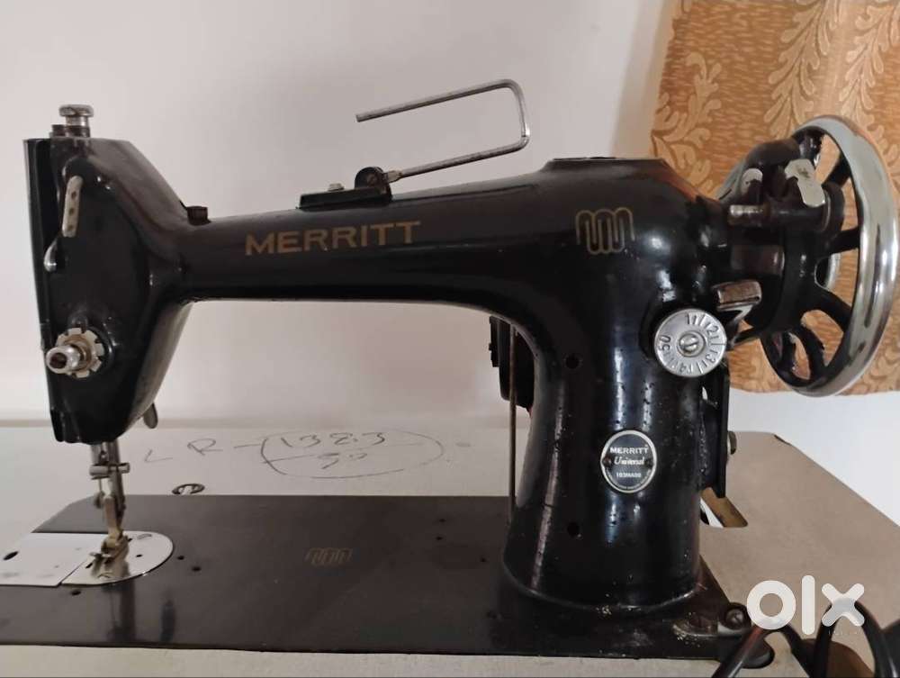Merritt Sewing Machine with Stand