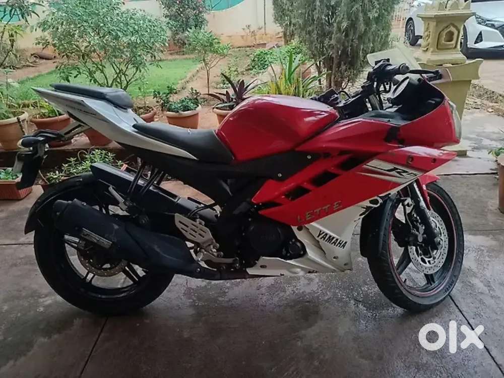 Yamaha r15 v2