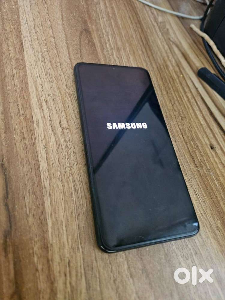 S21 Plus working in excellent condition with phone case