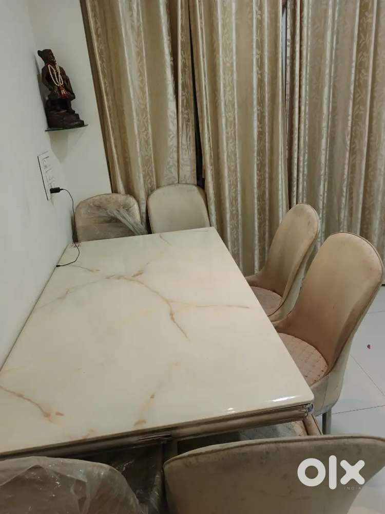 Premium Marble Dining Table – Excellent Condition