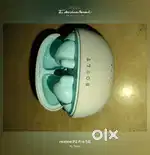 1month used earbuds//one sided damage
