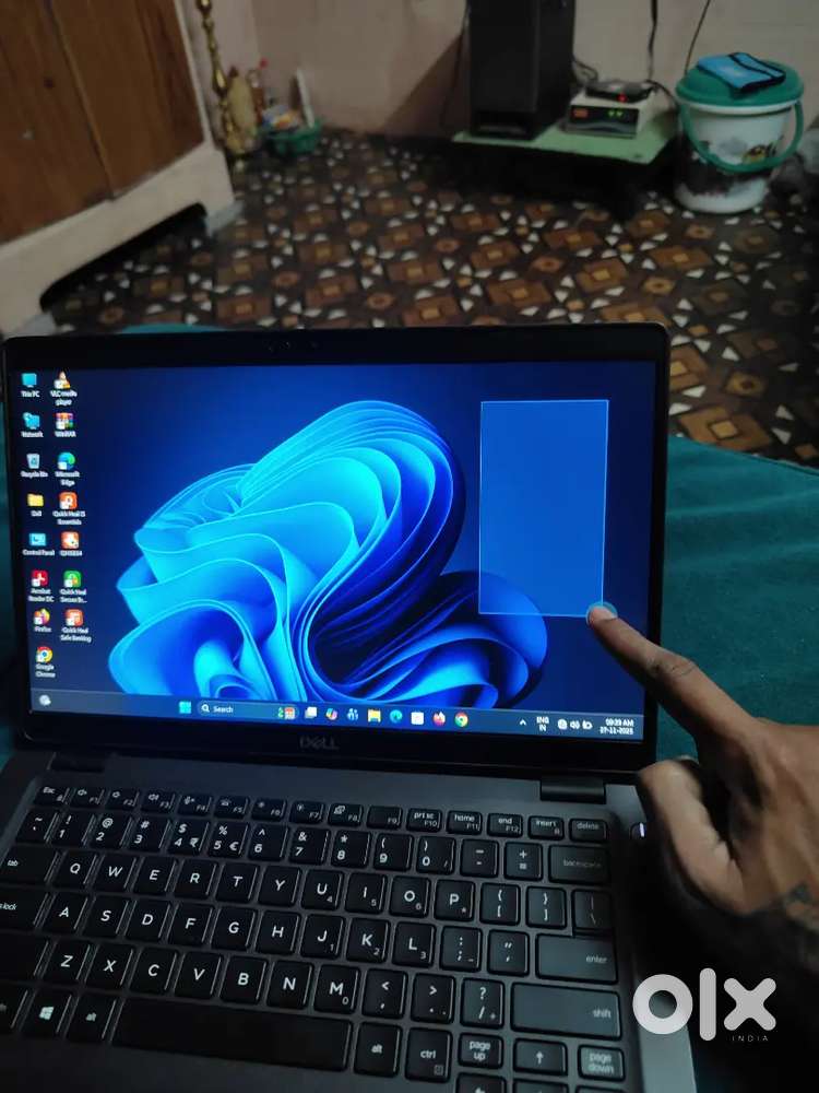 Dell Latitude Laptop  5300   touch screen