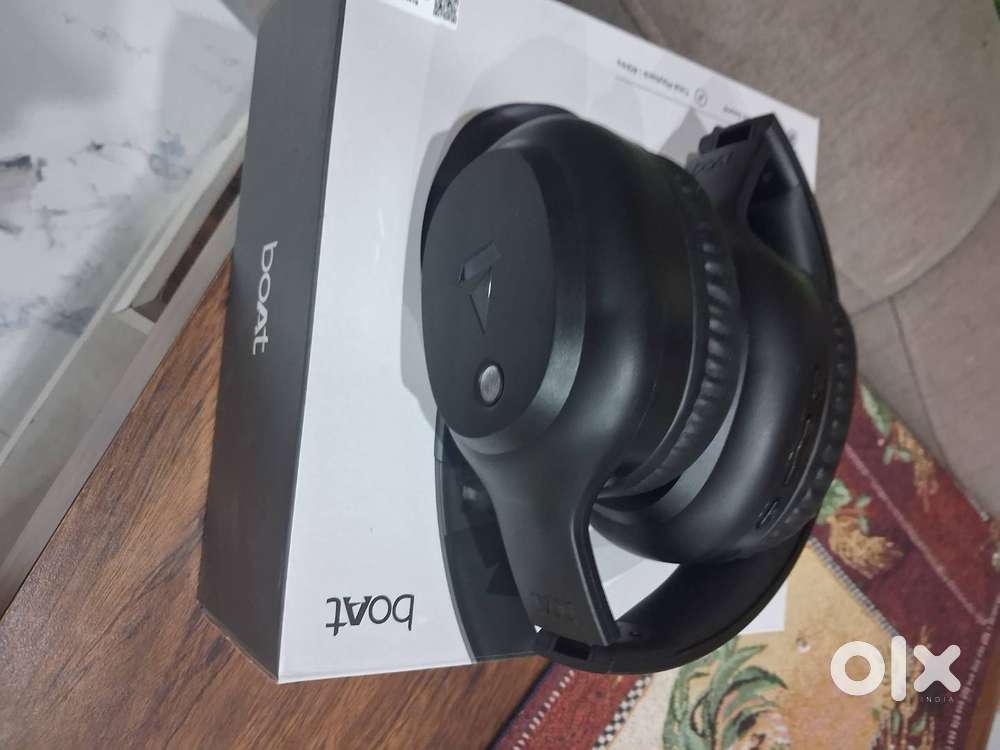 Boat rockerz headphones