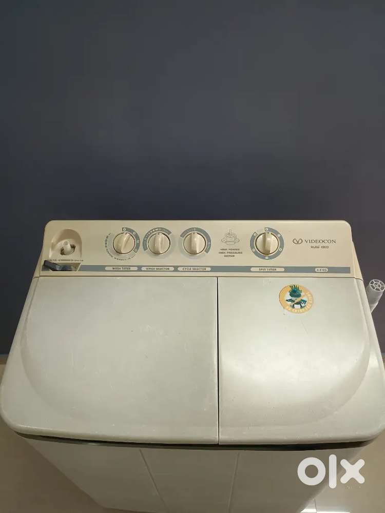 Kelvinator semi automatic washing Machine