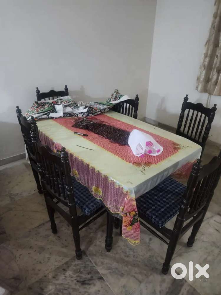 Dinning with 6 chairs