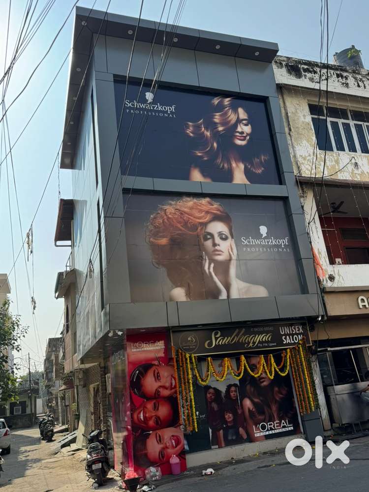 Female Receptionist for Unisex Saloon