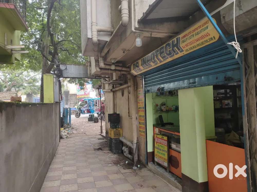 Running shop selling