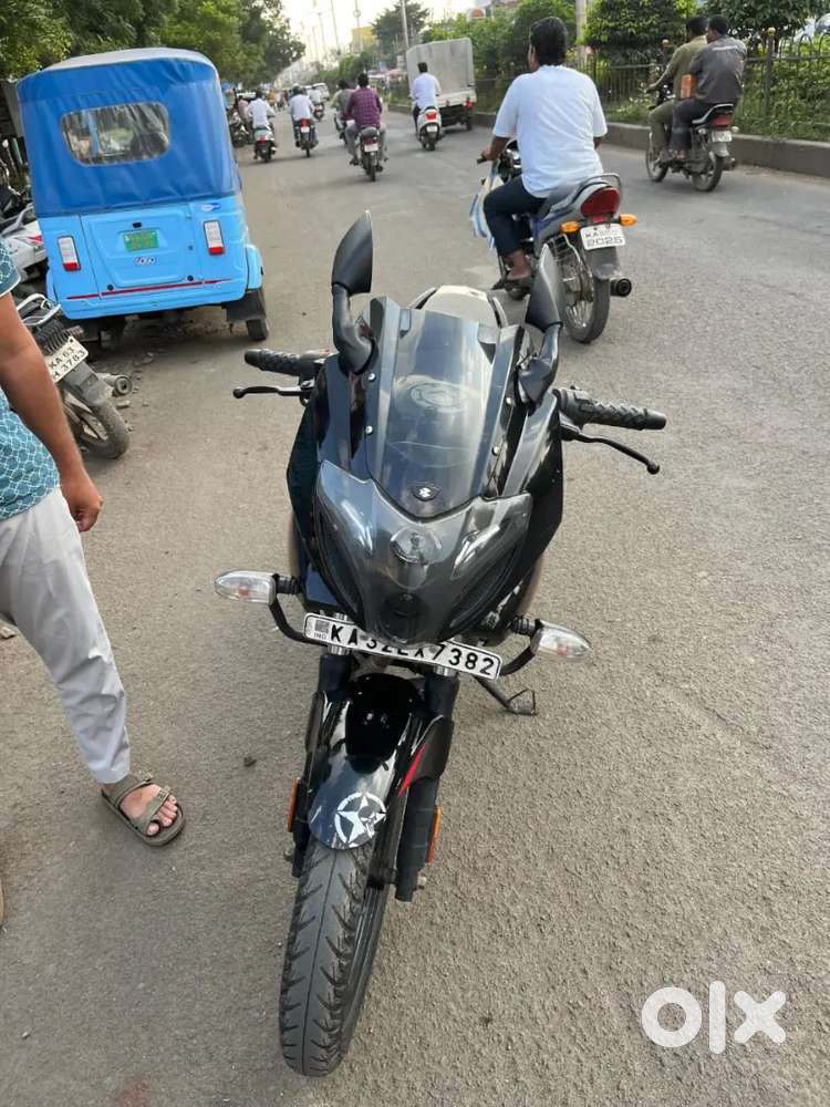 Bajaj Pulsar 220