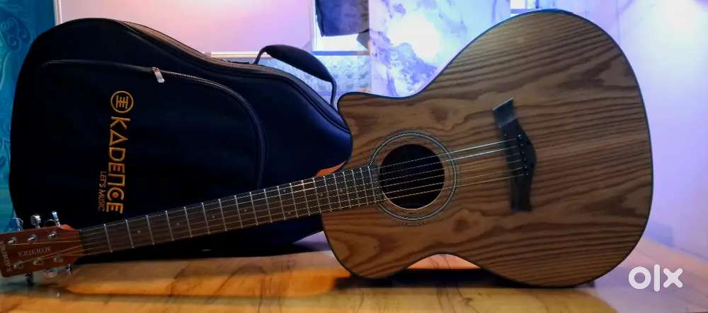 Kadence Acoustic Guitar – Natural Wood Finish  New Condition