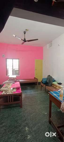 Ladies paying guest