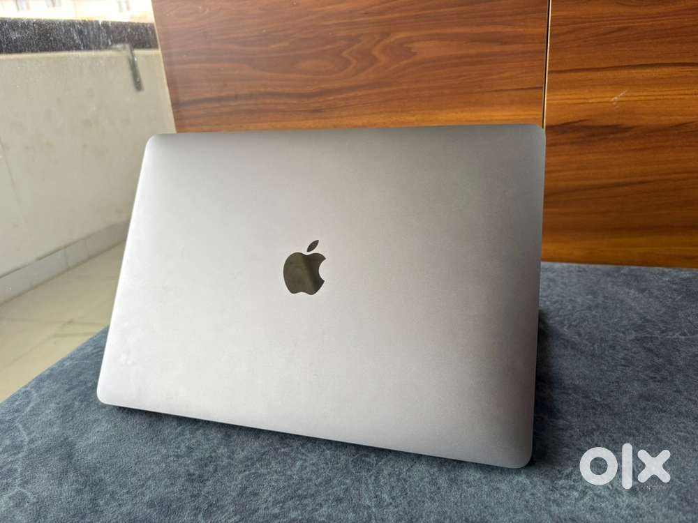 Macbook M1 air in 13 inch just hundred cycle count