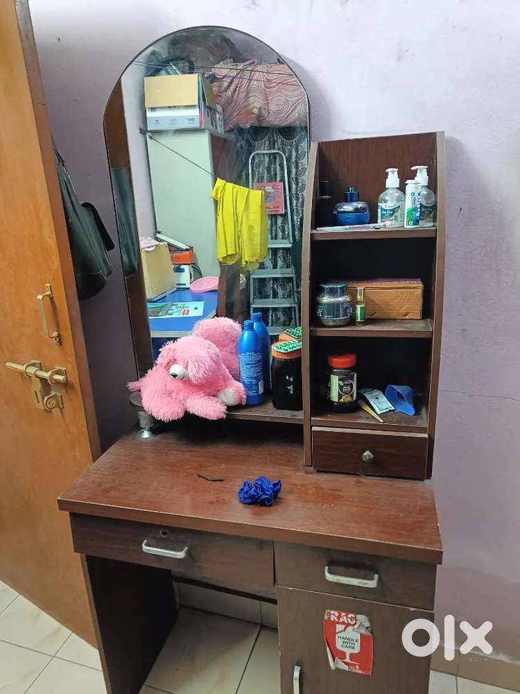 Dressing table