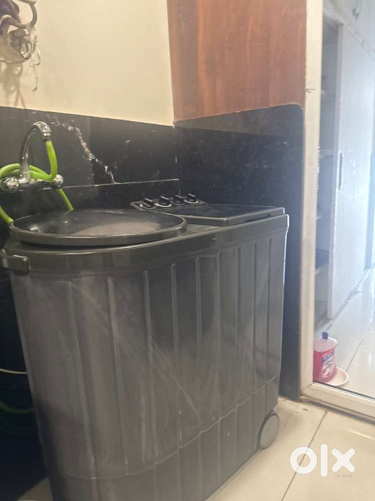 Whirlpool machine , kg -10.5 , semi and in good  condition