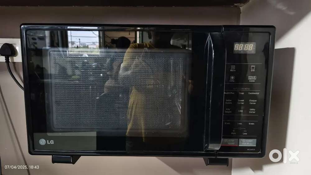 LG CONVECTION MICROWAVE OVEN 21 Litre. Model- MC2143CB