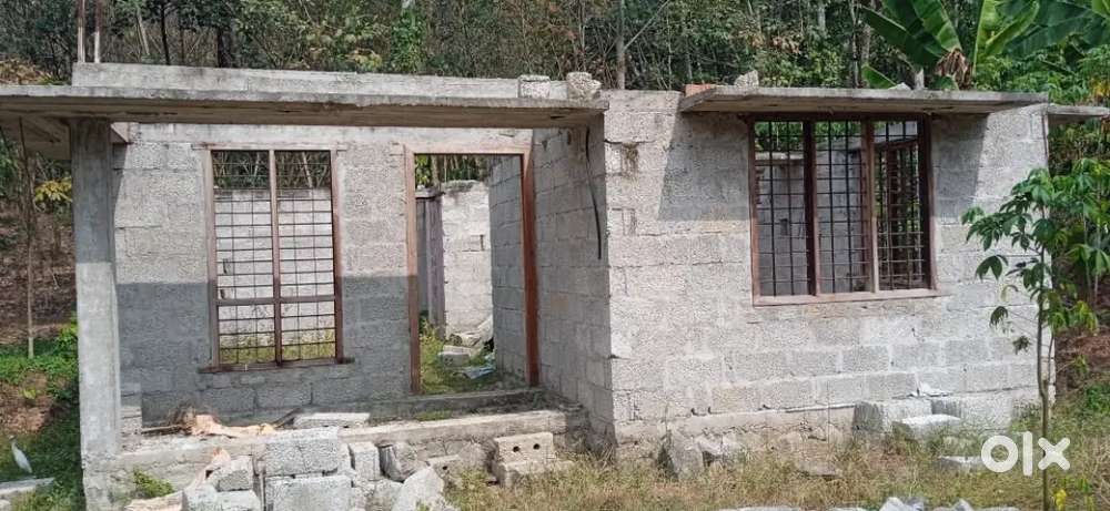 7സെൻറ് സ്ഥലവും സെൻസൈഡ് വരെ പണി ചെയ്ത വീട്