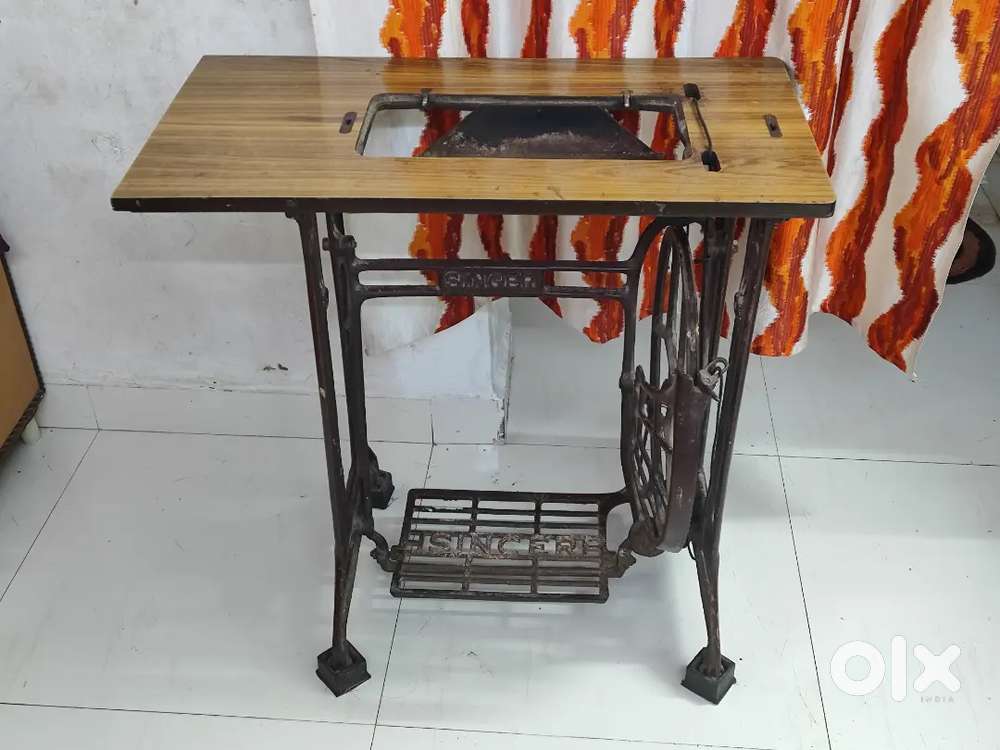 Sewing machine stand