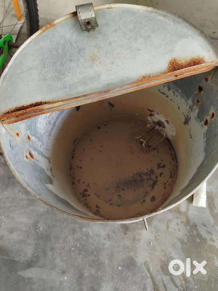 Hot water tank with Rod