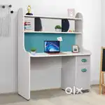 Trendy Study table in new condition