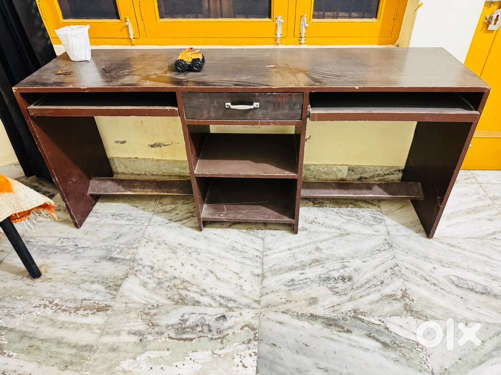 Computer/study wooden table in good condition