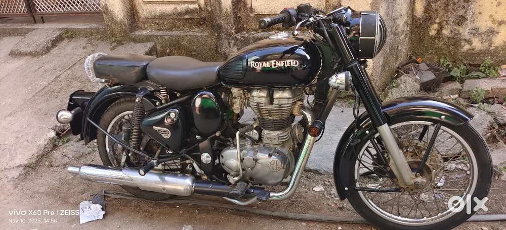 Royal Enfield classic 350 good condition one hand and fix price