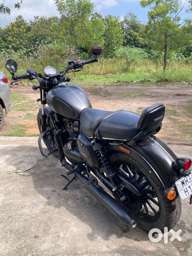 Yezdi roadster 335cc matte black