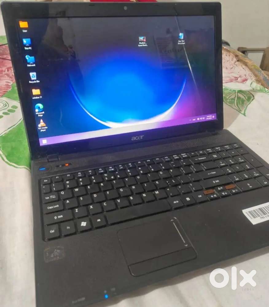 ACCER Laptop AMD RadeonR5 2.60Ghz 3GB RAM 228SSD G4X inbuilt Grafics