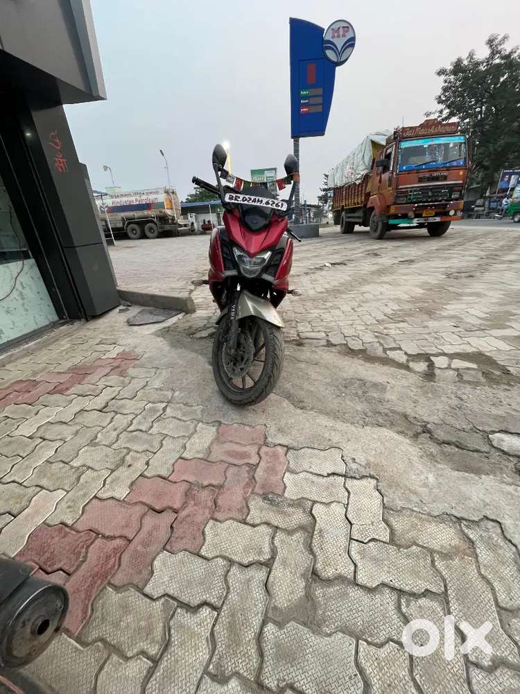 Fazer 250 sports bike cherry red colour