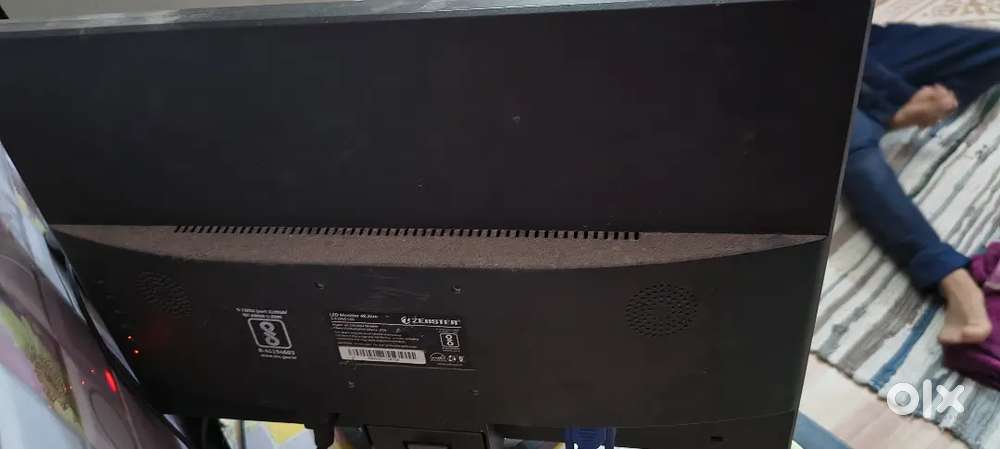 Zebstet 19 inch lcd