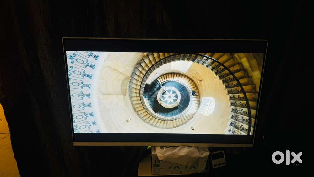 Samsung M7 32” 4K Smart Monitor/TV – Game Mode • Voice Assistant