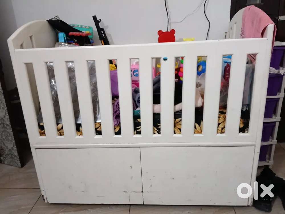Baby crib wooden
