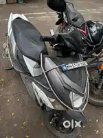 Selling yamaha scooty price negotiable