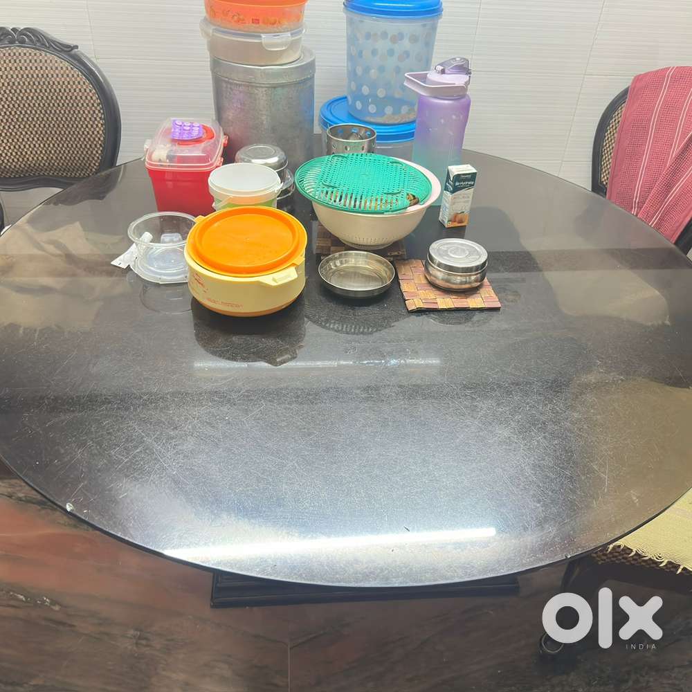 Dining table round  with six chair