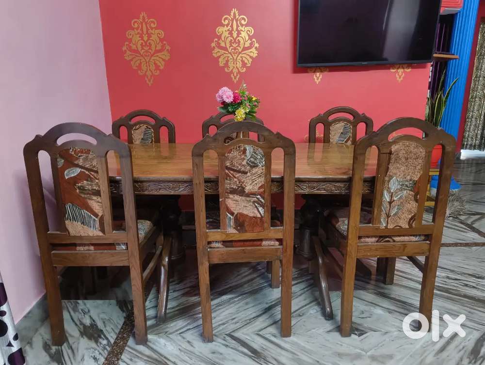6 Seater wooden dinning table