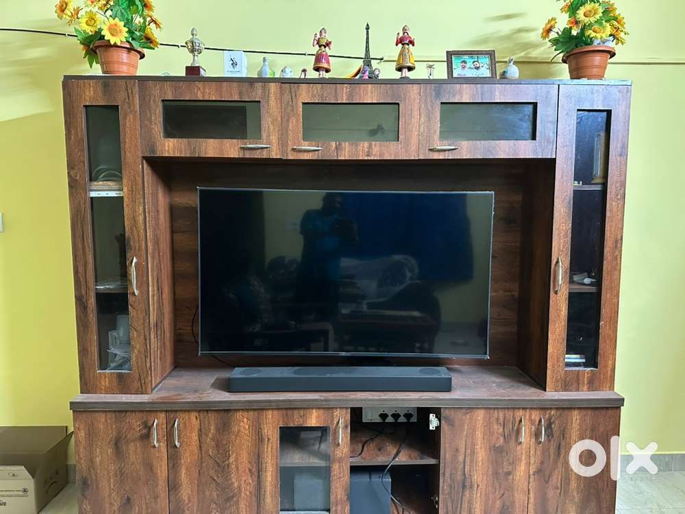 Tv unit with compartment