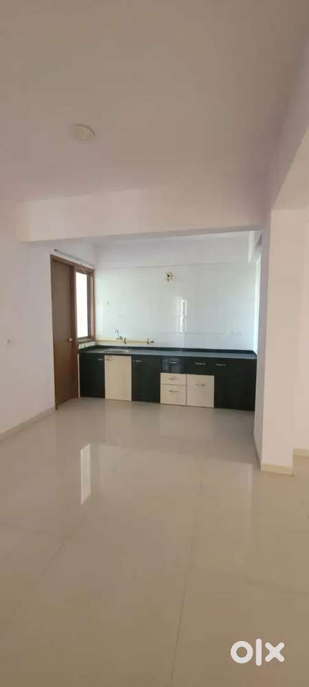 3bhk semi furnished flat for rent science City 25000 only family