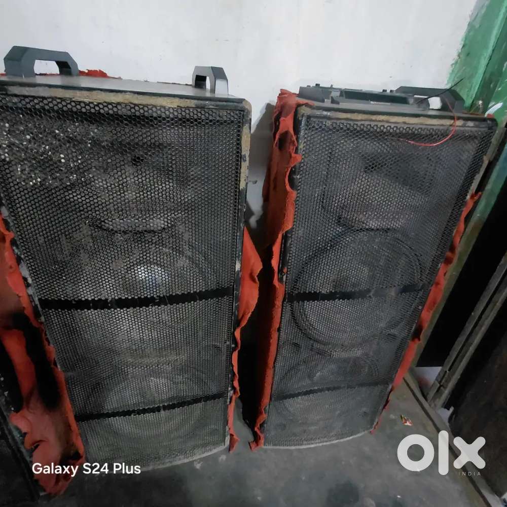 JBL SRX 725 PER DAY 2000 And CLARION JM-15155 PER DAY 700