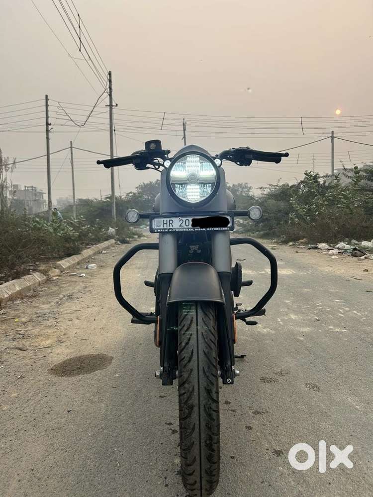 Royal Enfiled - Classic Gun metal grey 9/2024